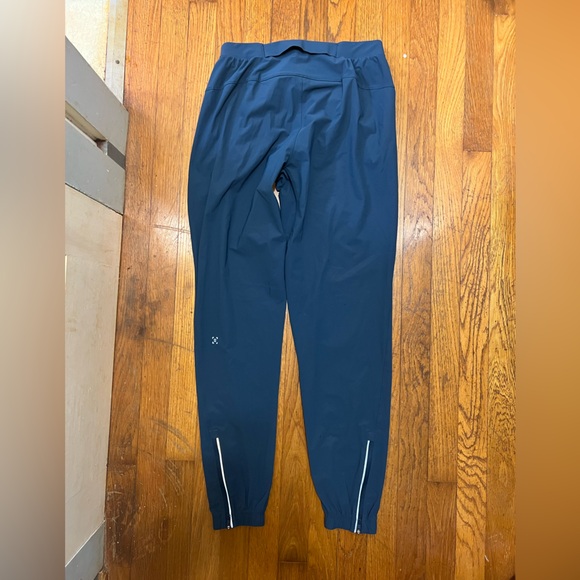 EUC Lululemon Men’s Surge Jogger - Picture 2 of 6